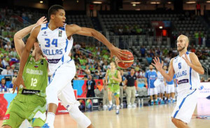 adetokounmpo-calathes_ellada_slovenija_eurobasket2015