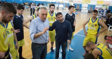 Παραμένει στο τιμόνι των Μαχητών ο Χατζούλης Παραμένει στο τιμόνι των Μαχητών ο Χατζούλης