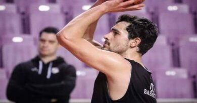 Στον Εργοτέλη και ο Λεωνίδας Μπουμπάρης Στον Εργοτέλη και ο Λεωνίδας Μπουμπάρης