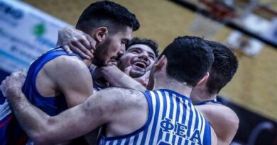 Το τρίποντο του Στεργιάκη στη μεγάλη ανατροπή της ΦΕΑ (vid)… Το τρίποντο του Στεργιάκη στη μεγάλη ανατροπή της ΦΕΑ (vid)…